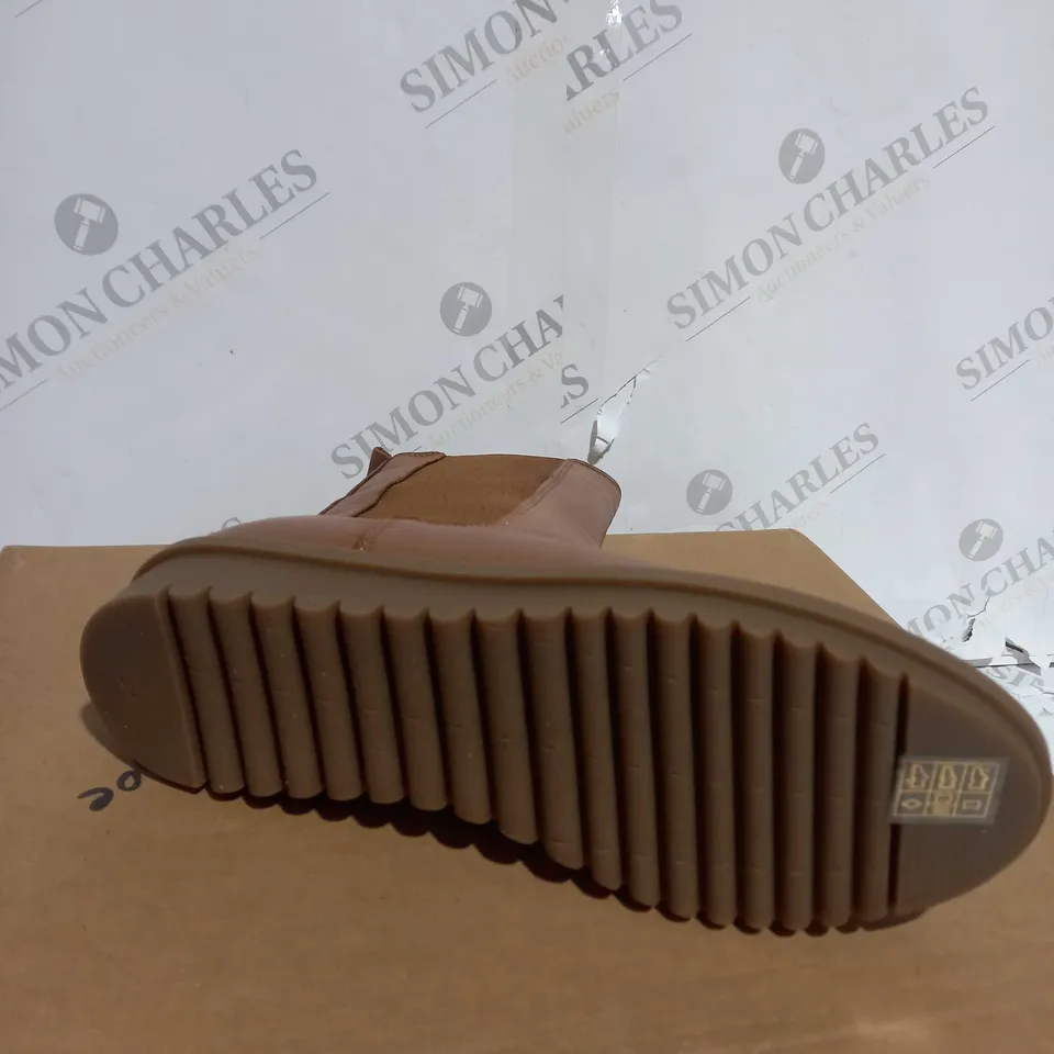 BOXED ADESSO LEATHER TAN BOOTS - UK SIZE 4