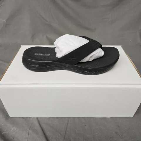 PAIR OF SKECHERS VACAY SANDALS IN BLACK - 4