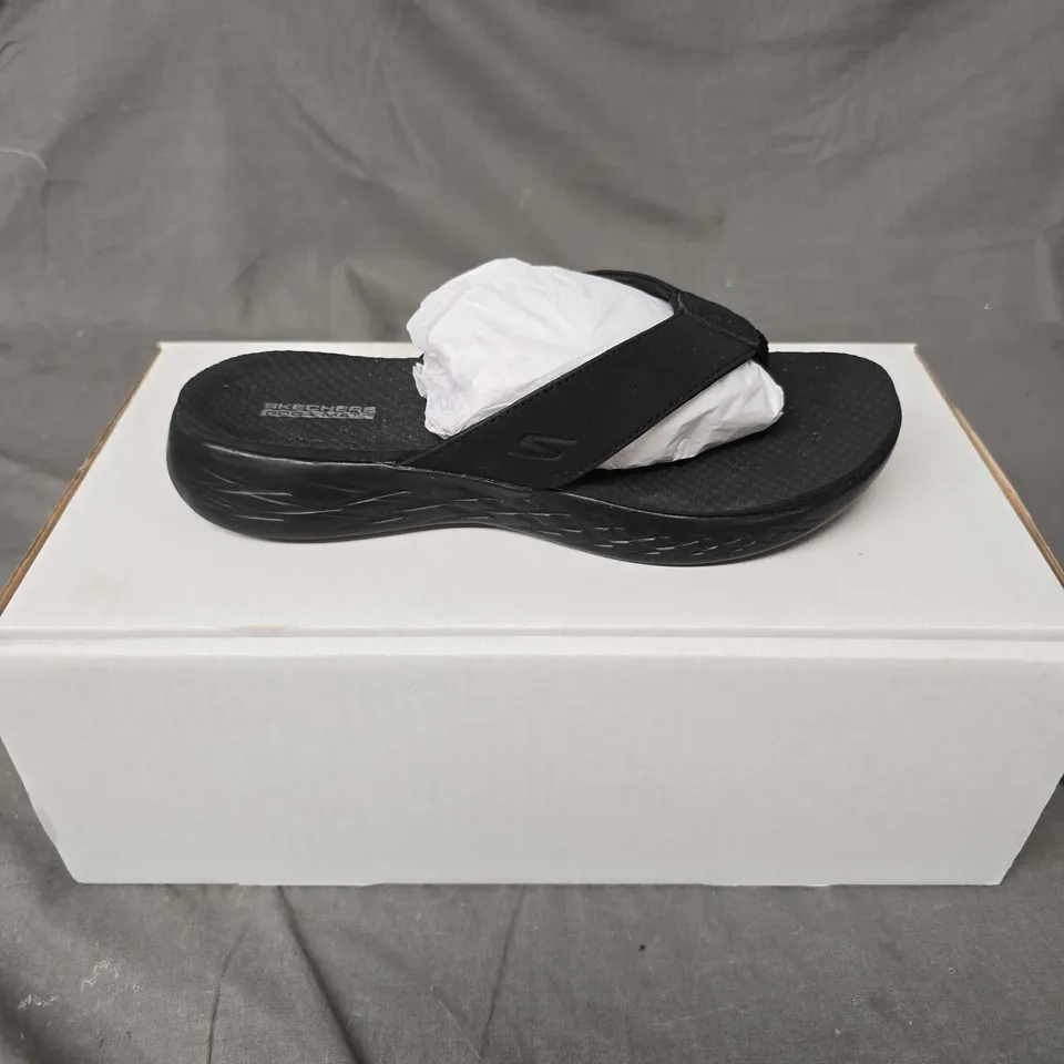 PAIR OF SKECHERS VACAY SANDALS IN BLACK - 4