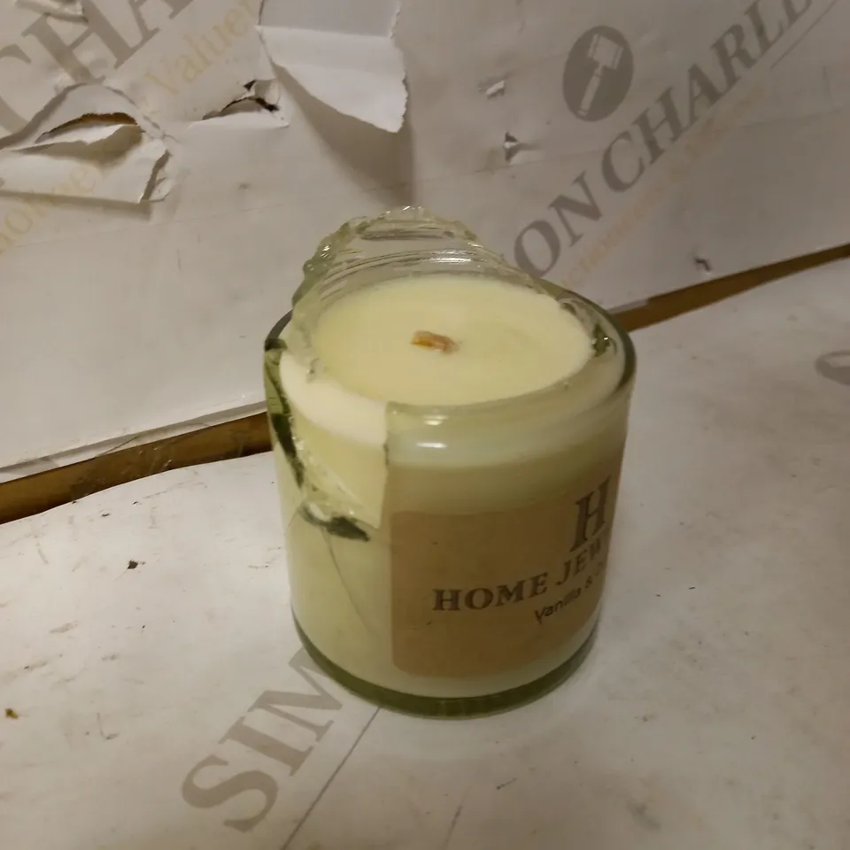 LOT OF VARIOUS SCENTED CANDLES