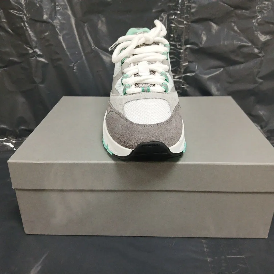 BOXED PAIR OF CLEENS AERO RUNNER SHOES IN MINT/GREY SIZE UK 11