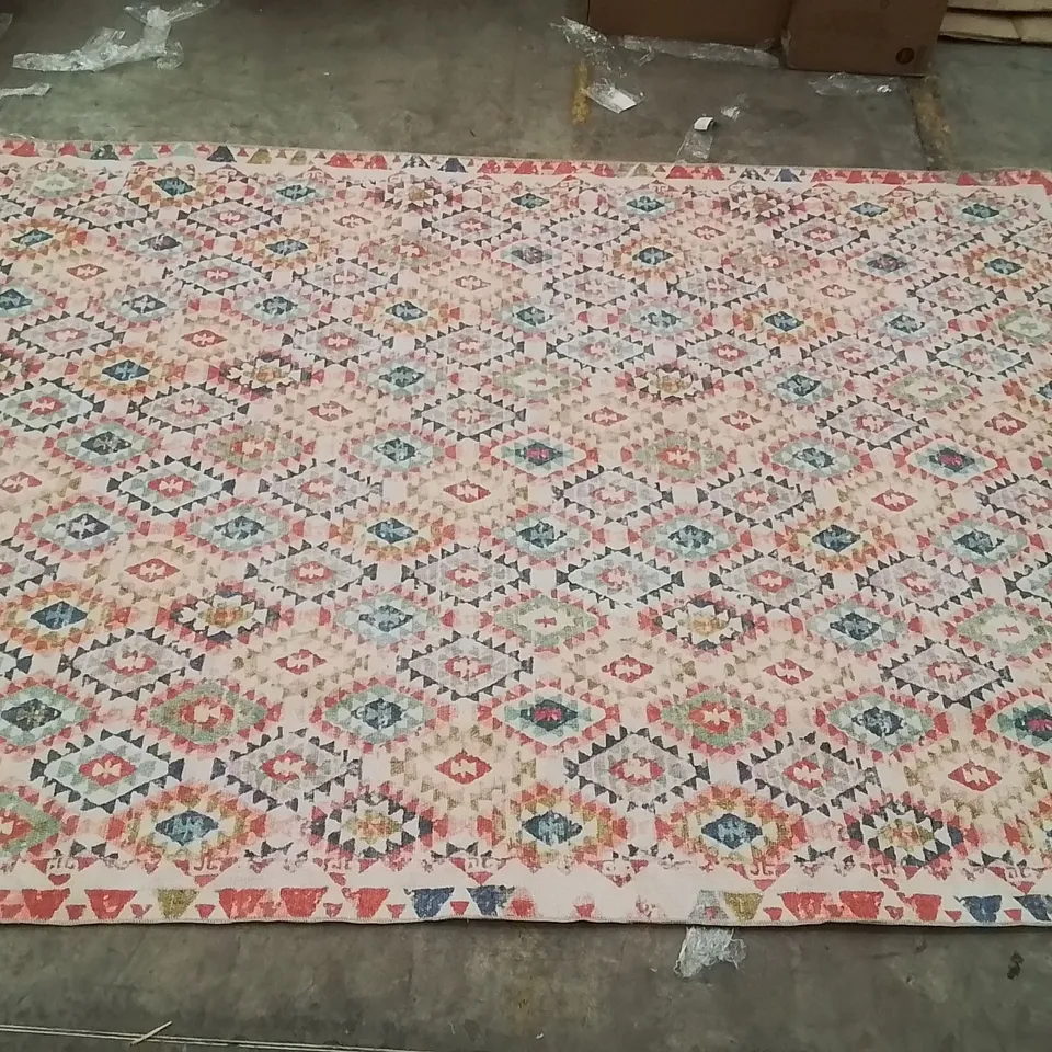 QUALITY DESIGNER AREA RUG // APPROX SIZE: 240 x 330cm