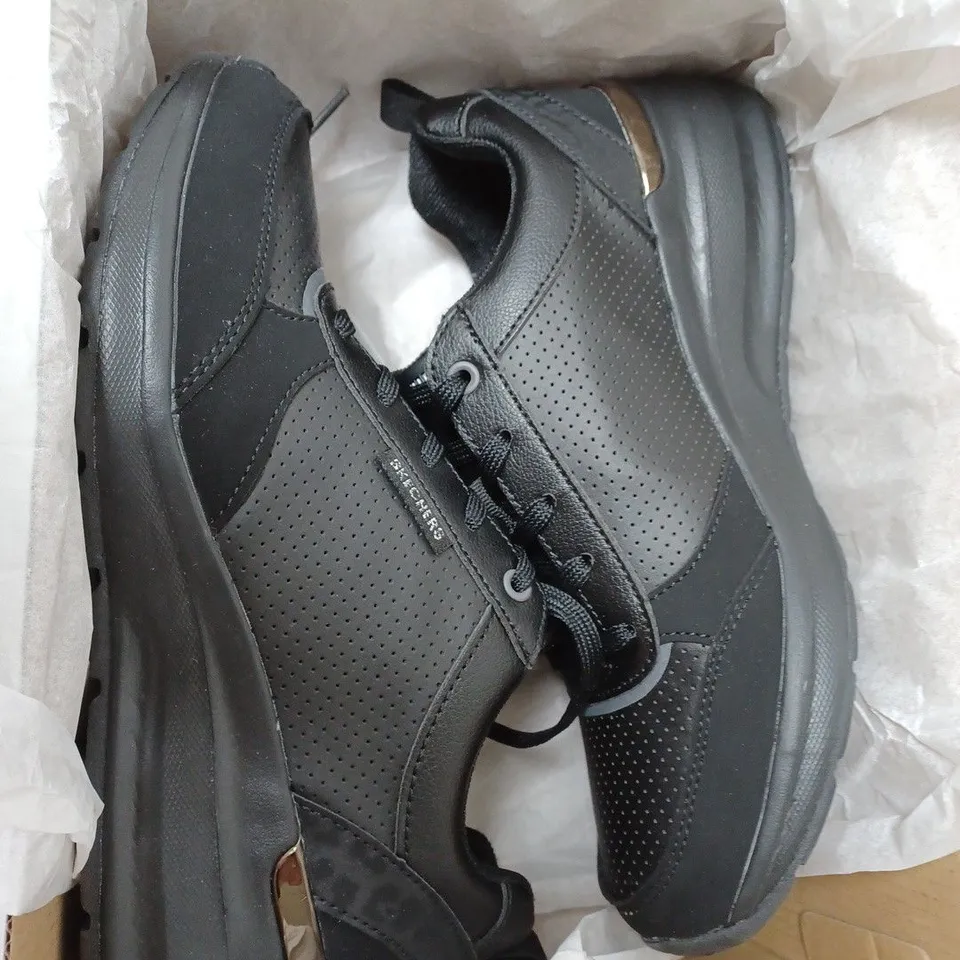 BOXED SKECHERS BILLION TRAINERS, BLACK - SIZE 6 