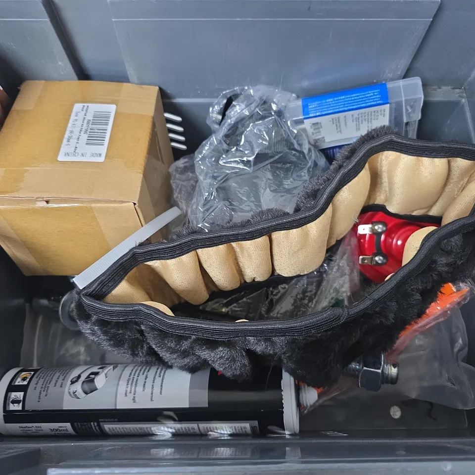 APPROXIMATELY 6 ASSORTED VEHICLE PARTS & ACCESSORIES TO INCLUDE AIR FILTER FOAM, SILKAFLEX, SEATBELT, ETC