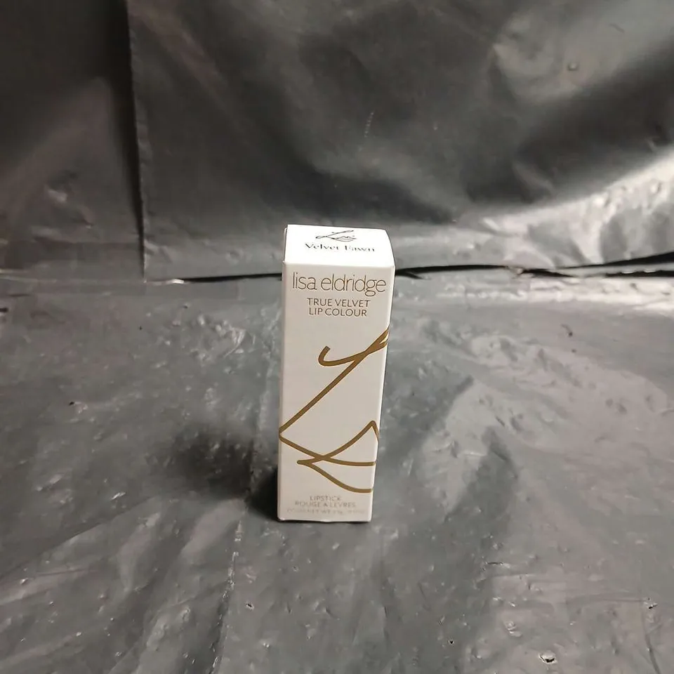 LISA ELDRIDGE TRUE VELVET LIP COLOUR LIPSTICK IN VELVET FAWN – BOXED