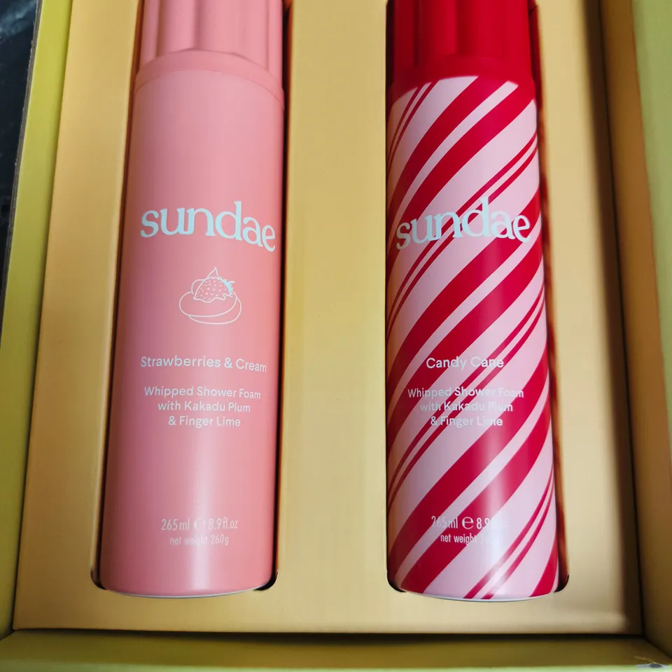 SUNDAE WHIPPED SHOWER FOAM GIFT SET – STRAWBERRIES & CREAM + CANDY CANE, 2 X 265ML