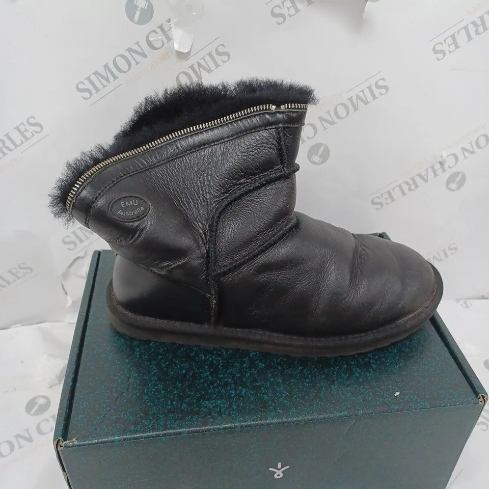 EMU AUSTRALIA FAUX LEATHER BLACK BOOTS SIZE 9