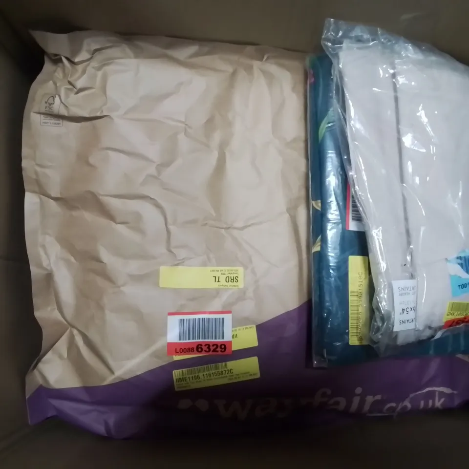 BOX OF APPROXIMATELY 10 ASSORTED ITEMS TO INCLUDE- CURTAINS,  DUVET COVER , AROCOVER ETC