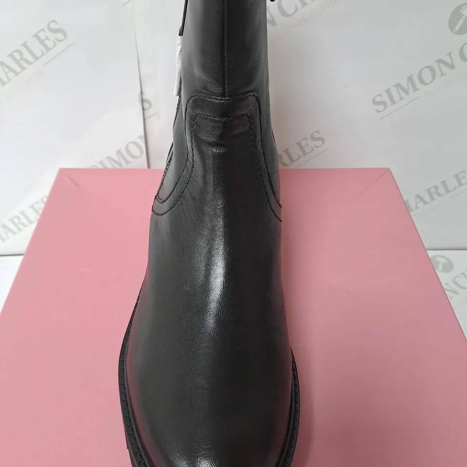 MODA IN PELLE BLACK LEATHER ZIPPED BOOTS SIZE 7