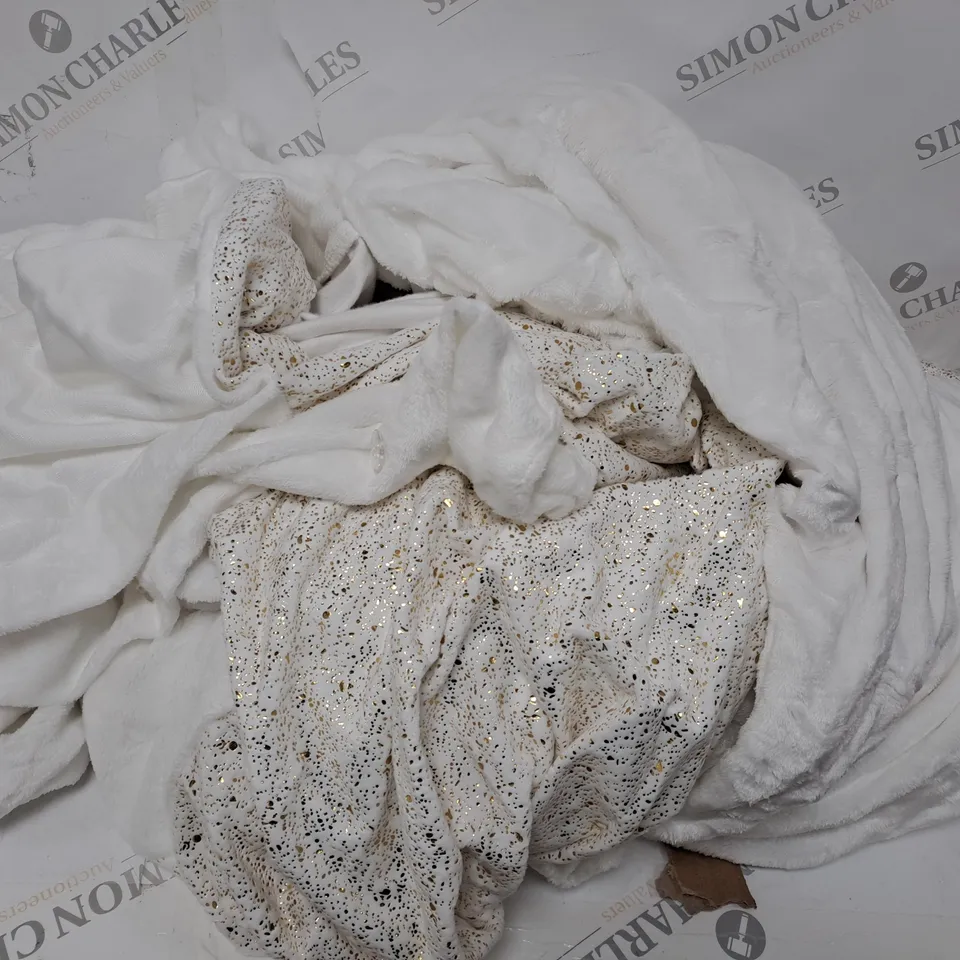 COZEE HOME FOIL PRINT ULTRASUEDE & VELVETSOFT DUVET SET IN WHITE - DOUBLE SIZE 