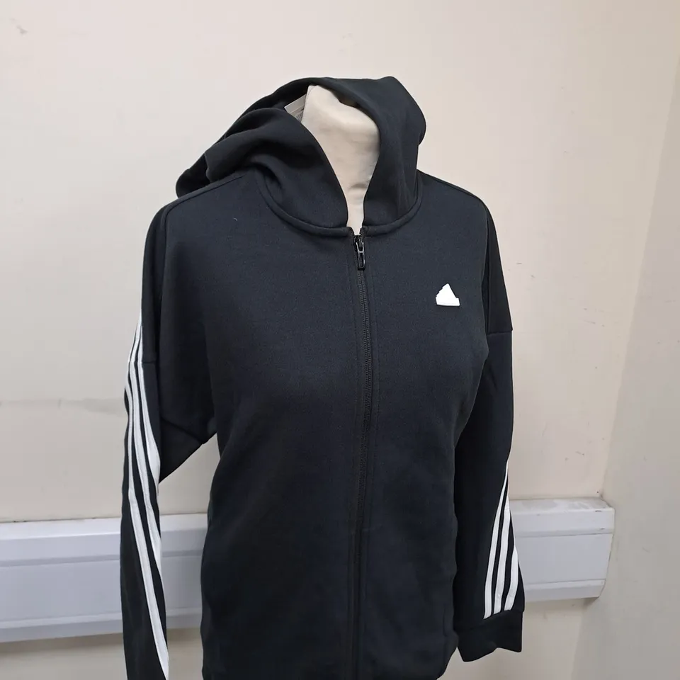 MEDIUM BLACK ADIDAS JUMPER 