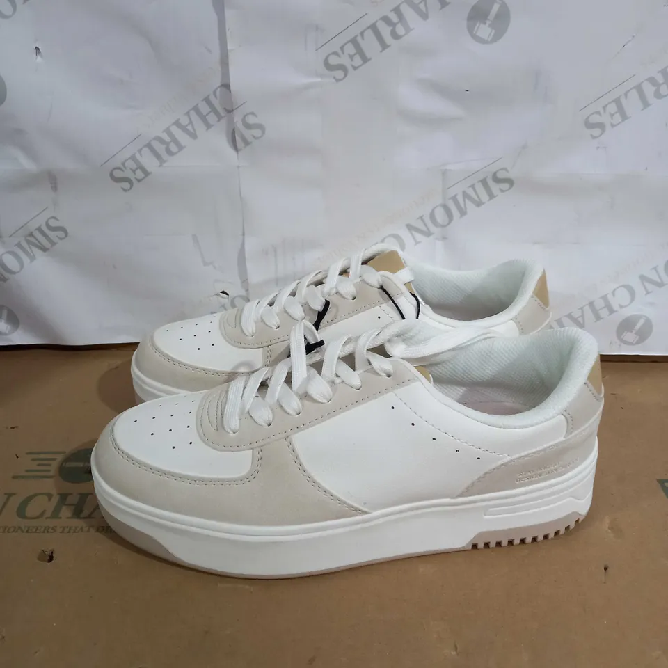 PAIR OF PULL AND BEAR CHUNKY SOLE SHOES SIZE 6