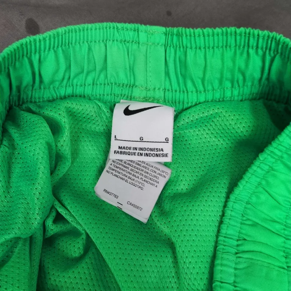 NIKE ATHLETIC SHORTS – BRIGHT GREEN, SIZE L