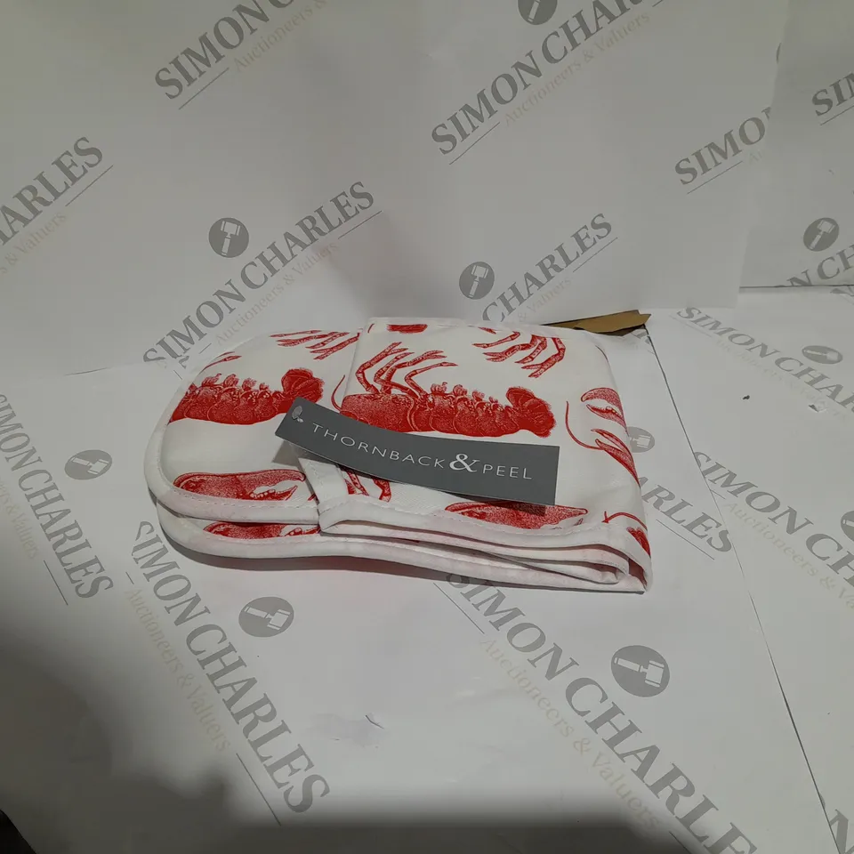 PAIR OF THORNBROOK AND PEEL OVEN GLOVES