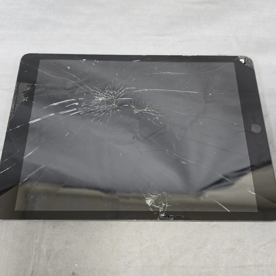 APPLE IPAD TABLET - A2604
