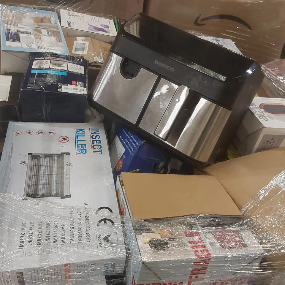PALLET CONTAINING A VERY LARGE QUANTITY OF ASSORTED ITEMS INCLUDING: AIRFRYER, INSECT KILLER, AIR HEATER, LED CEILING LAMP ECT
