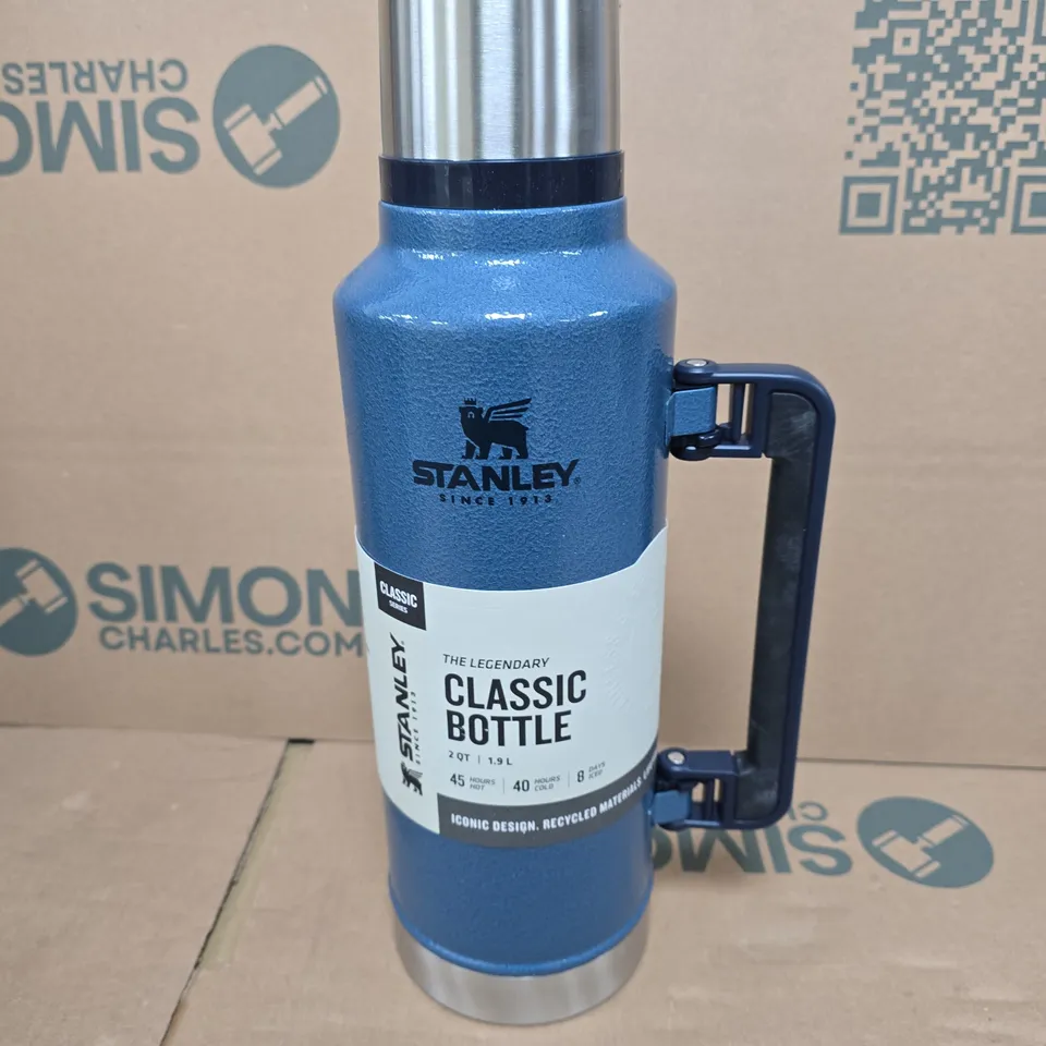 STANLEY CLASSIC BOTTLE VACUUM FLASK - BLUE, 2 QT (1.9 L)