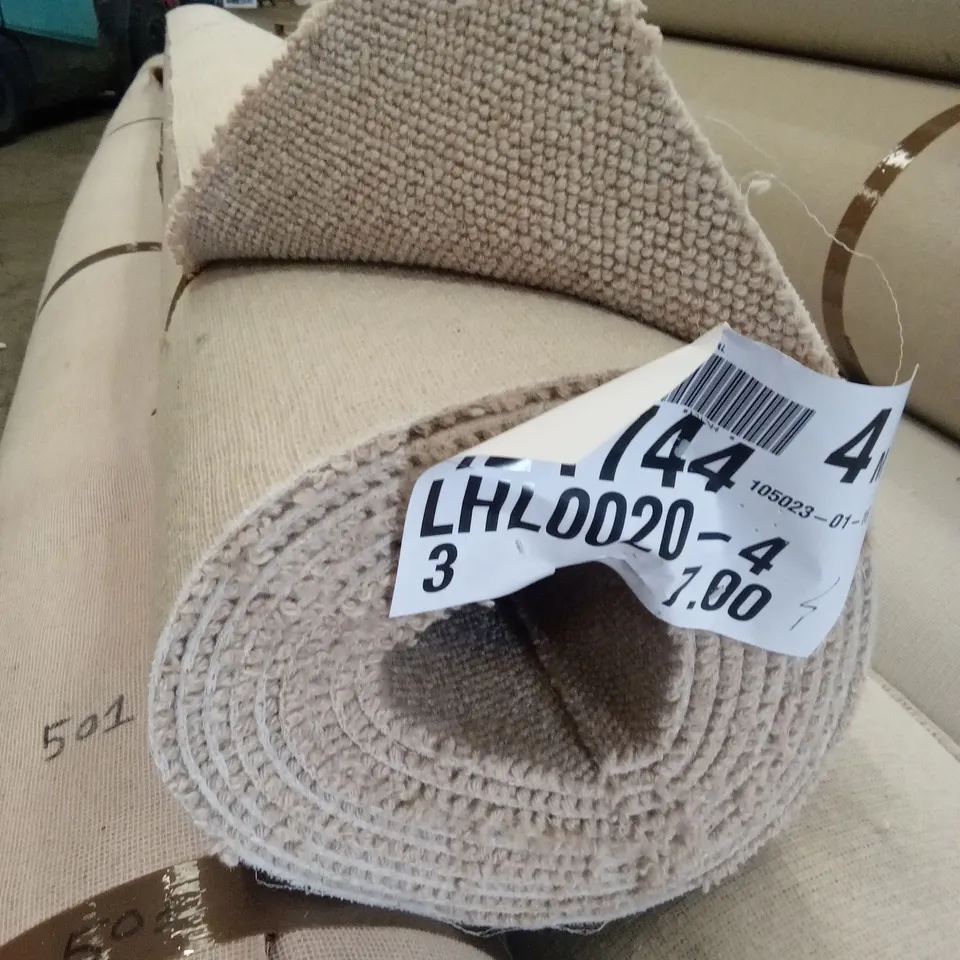 ROLL OF QUALITY LAKELAND HERD LOOP RYDAL CARPET // APPROX SIZE: 7 x 4m