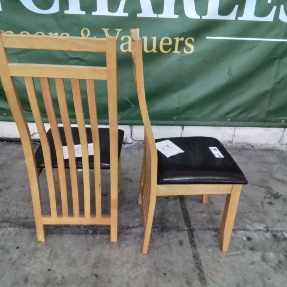 PAIR OF DESIGNER OXFORD OAK DINING CHAIRS BROWN PU SEAT PADS