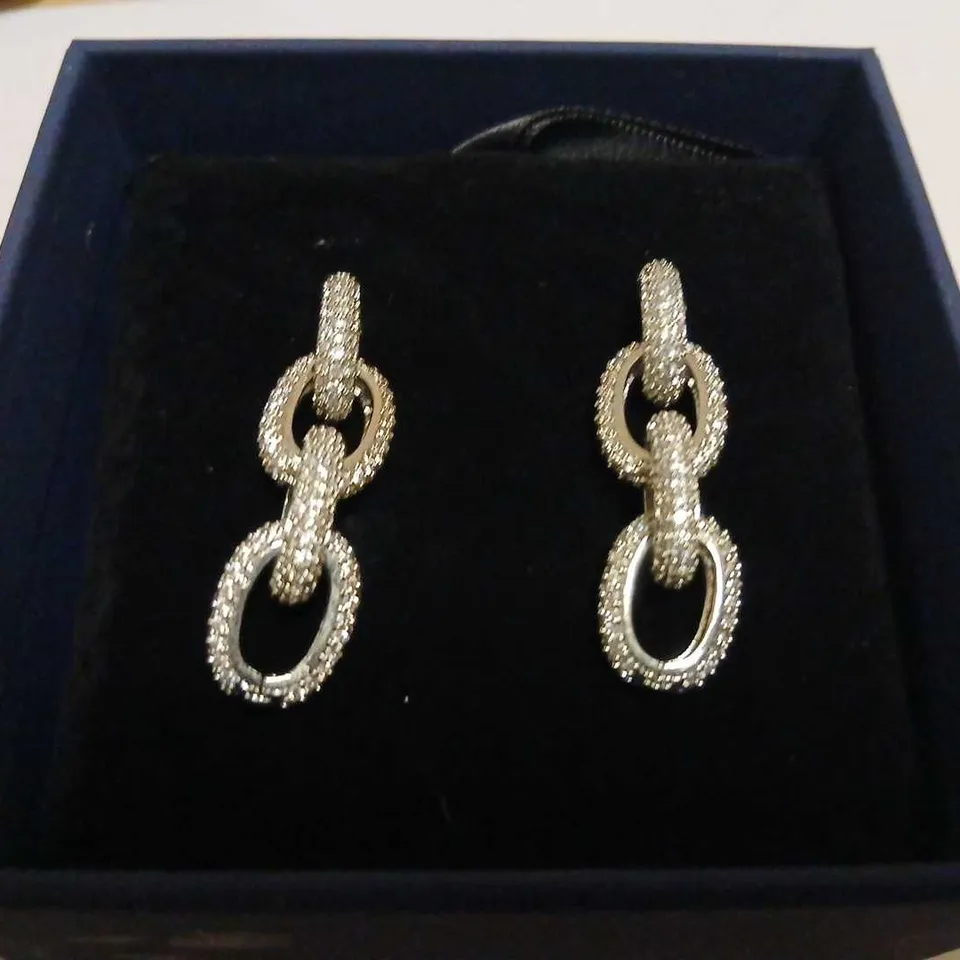 BUTLER & WILSON SMALL CRYSTAL CABLE LINK EARRINGS 