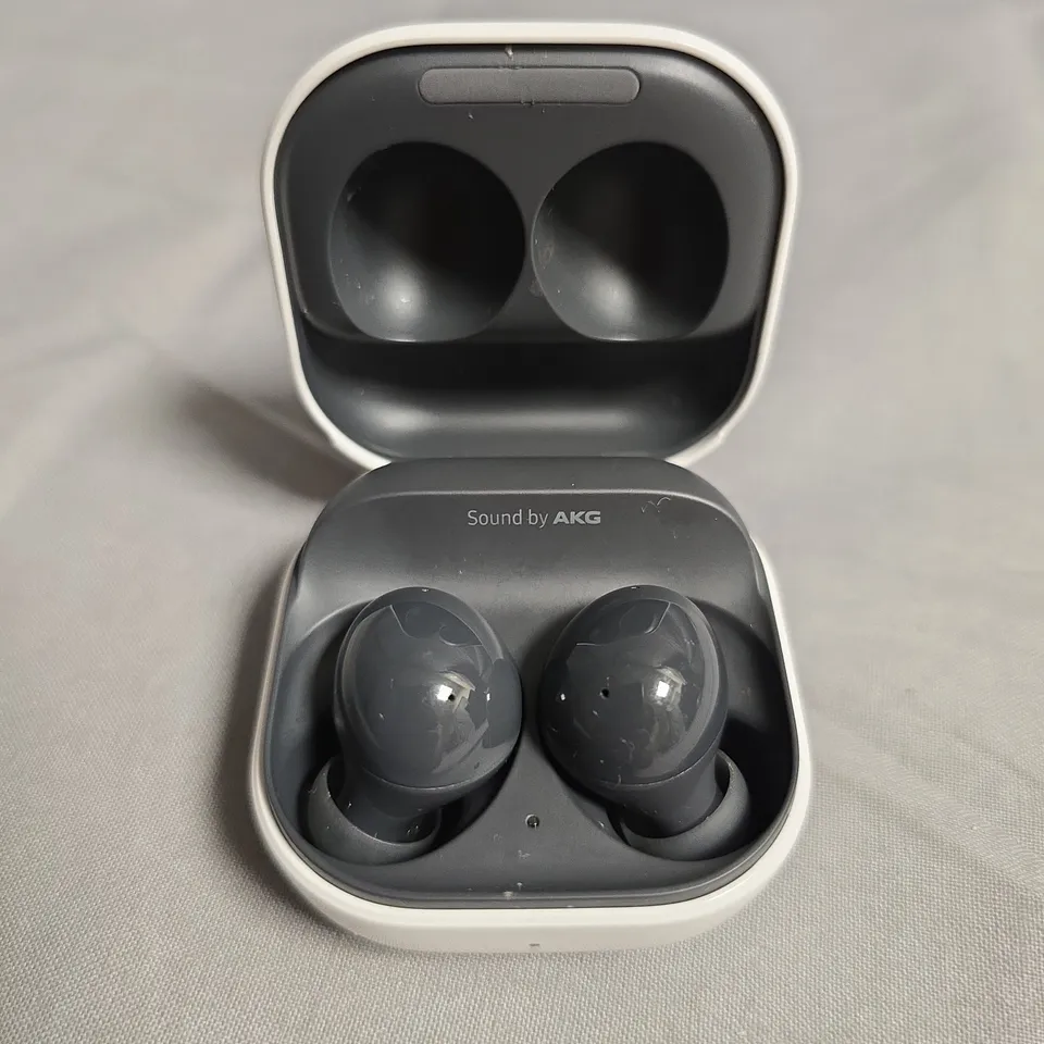SAMSUNG GALAXY BUDS WIRELESS EARBUDS WITH CHARGING CASE SM-R177