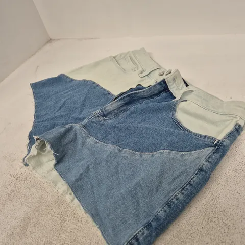 HOLLISTER CALIFORNIA ULTRA HIGH-RISE MOM SHORT 3 – VINTAGE STRETCH DENIM, W28 (UK 7)