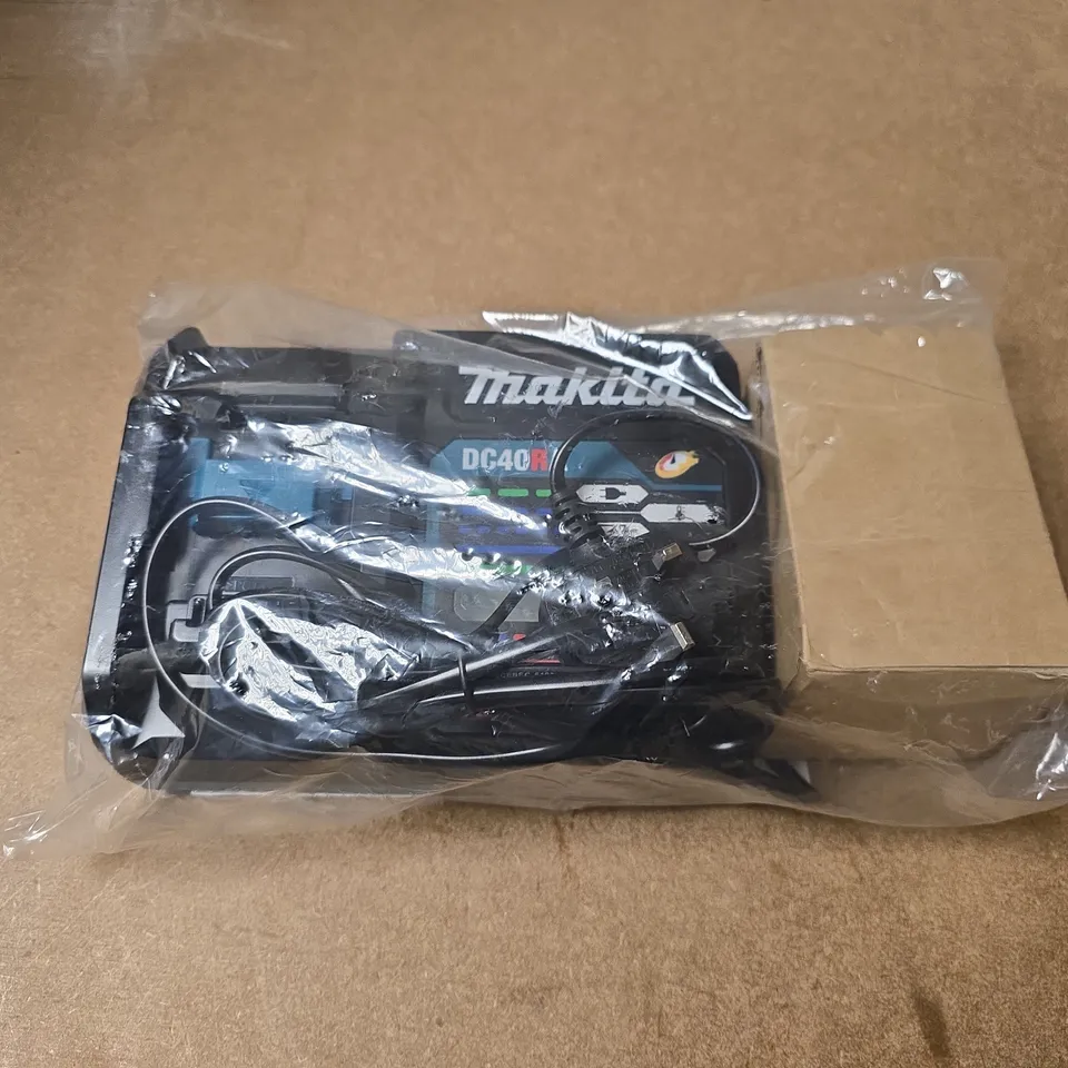 MAKITA FAST CHARGER DC40RA