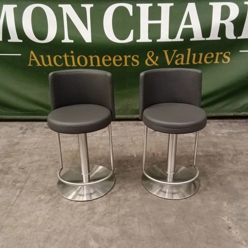SET OF 2 QUALITY DESIGNER MONZA GAS-LIFT BARSTOOLS, GREY PU LEATHER