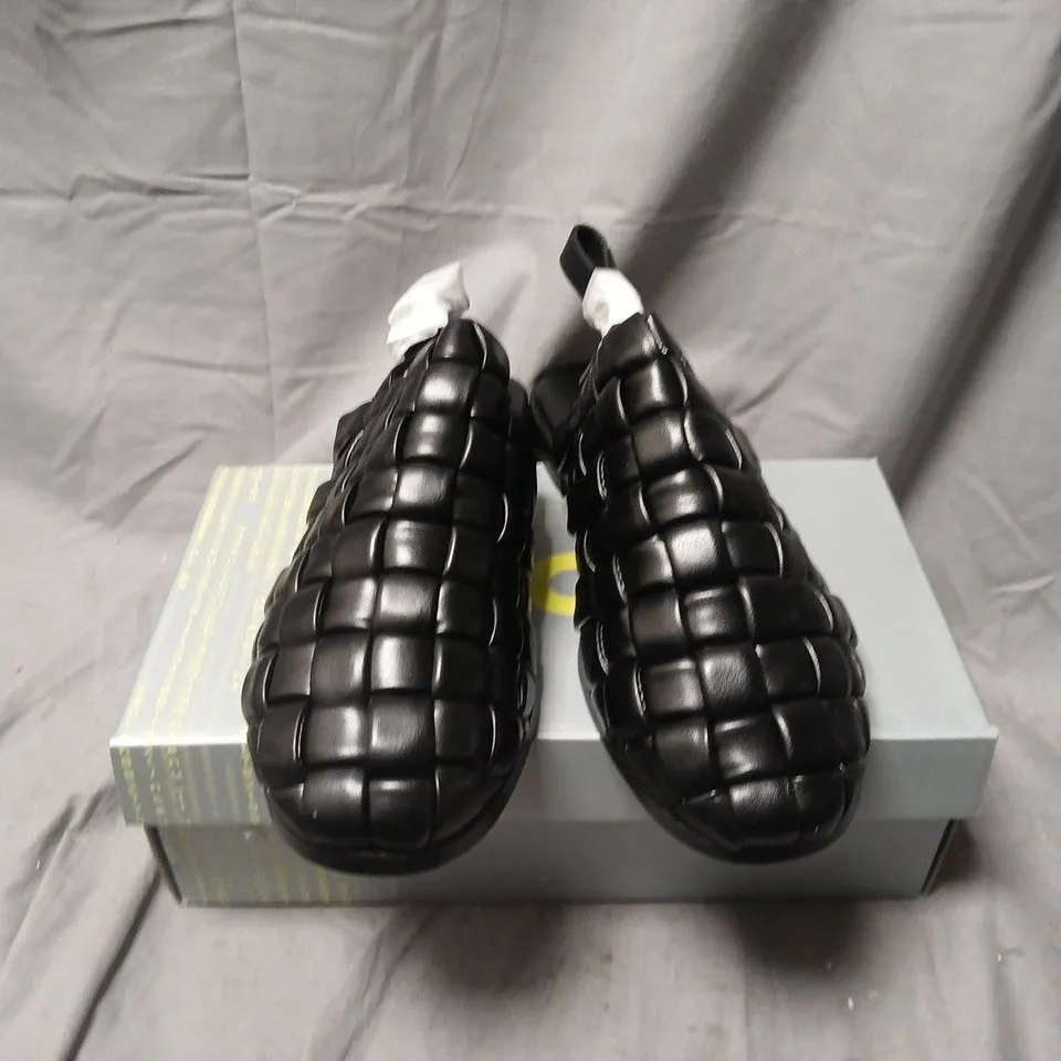 BOXED KOI PROVENCE MENS WEAVED SLINGBACK SANDALS IN BLACK - UK 10