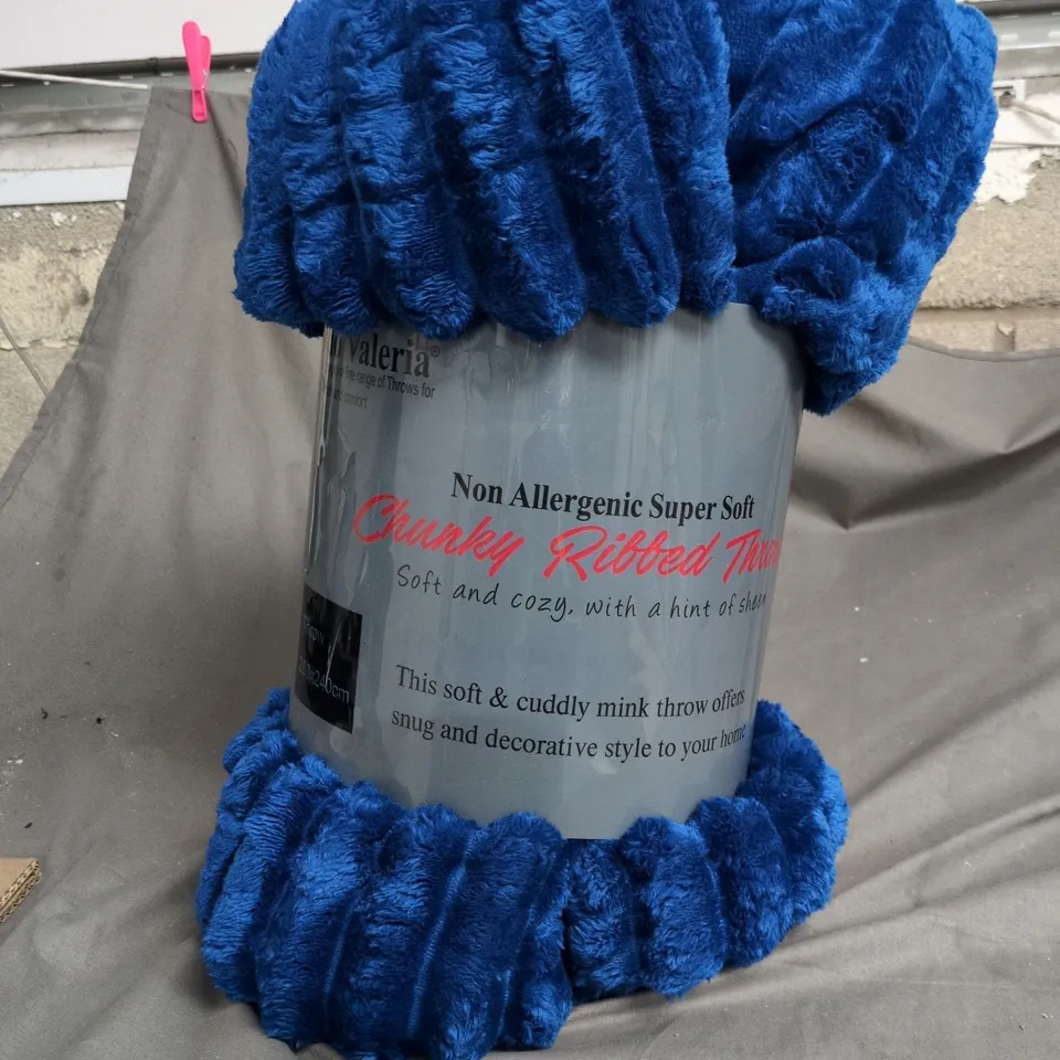 RICCARDO VALERIA NON ALLERGENIC SUPER SOFT CHUNKY RIBBED THROW BLUE 200 X 240CM