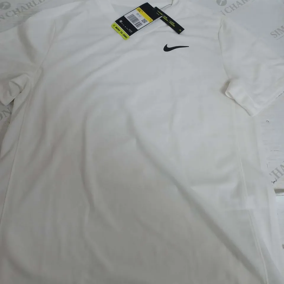 NIKE DRI FIT WHITE T-SHIRT - SMALL