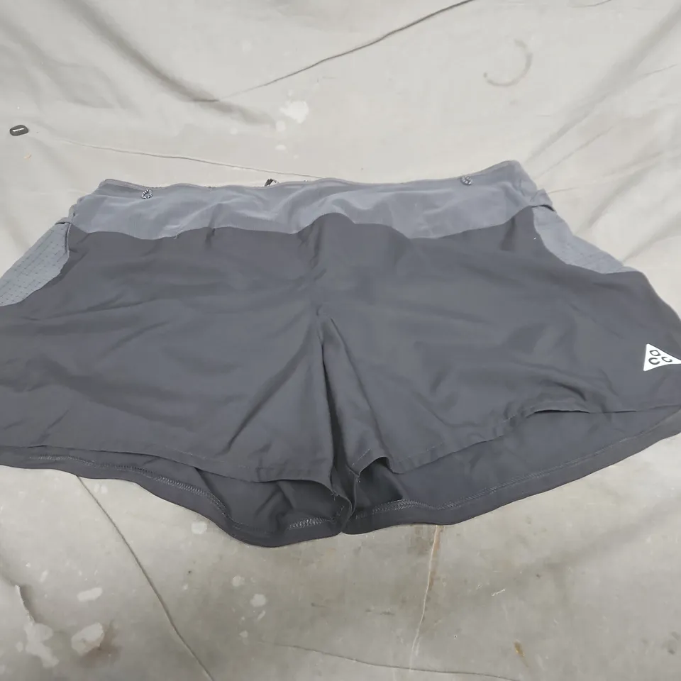 NIKE GREY ATHLETIC SHORTS - SIZE XXL