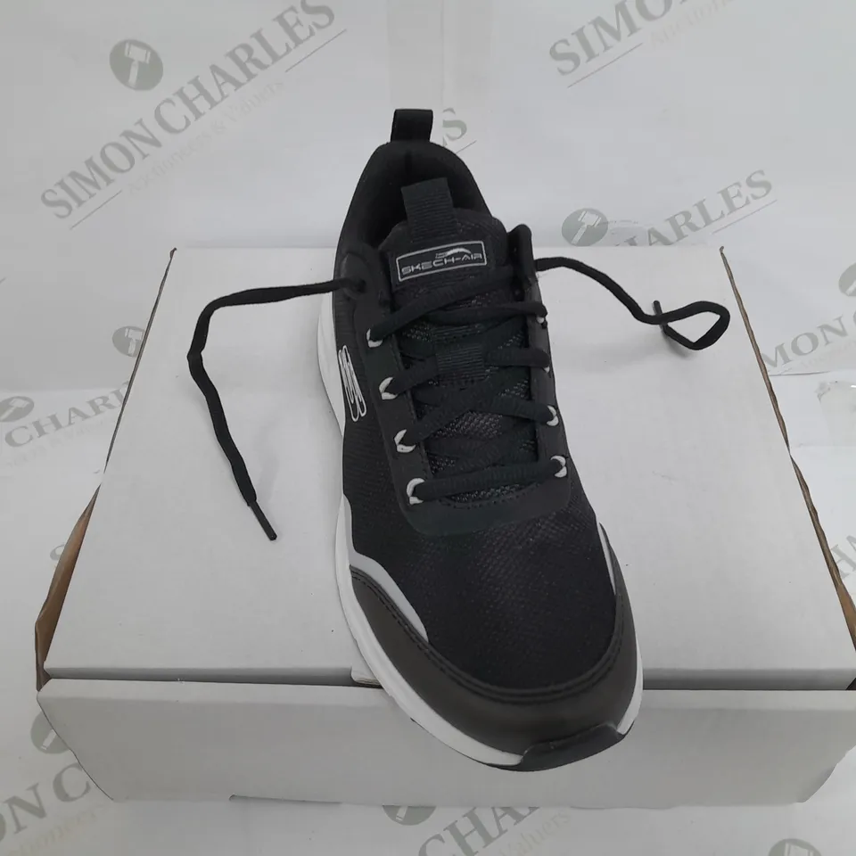 BOXED PAIR OF SKECHERS AIR COURT TRAINERS IN BLACK SIZE 3.5