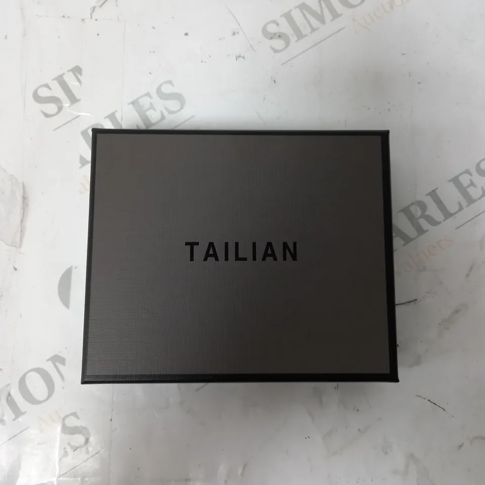 BOXED TAILIAN WOMENS PURSE 
