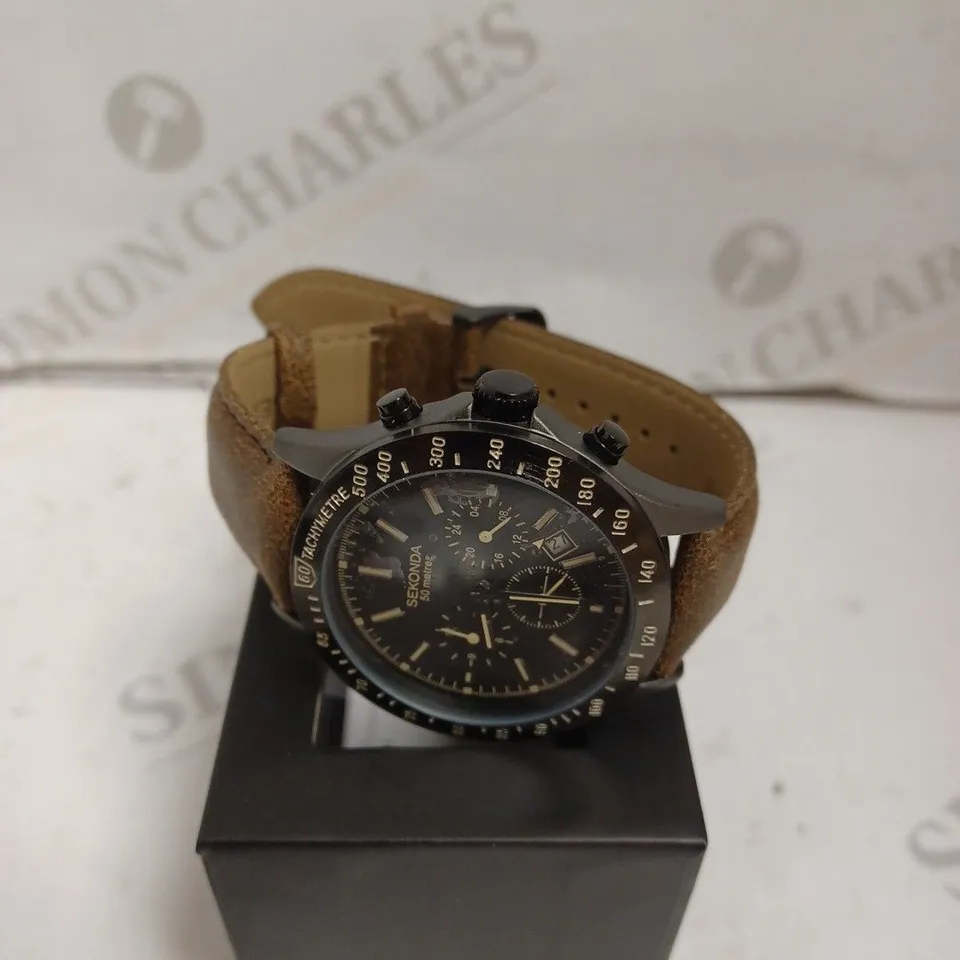 BOXED SEKONDA WATCH - JAPAN MOVEMENT - STAINLESS STEEL BACK - LEATHER STRAP - WATER RESISTANT 50M - SUB DIAL. 