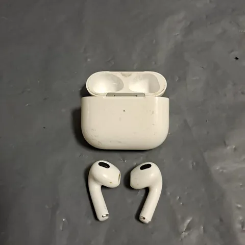 APPLE AIRPODS 3RD GENERATION A2566 IN WHITE
