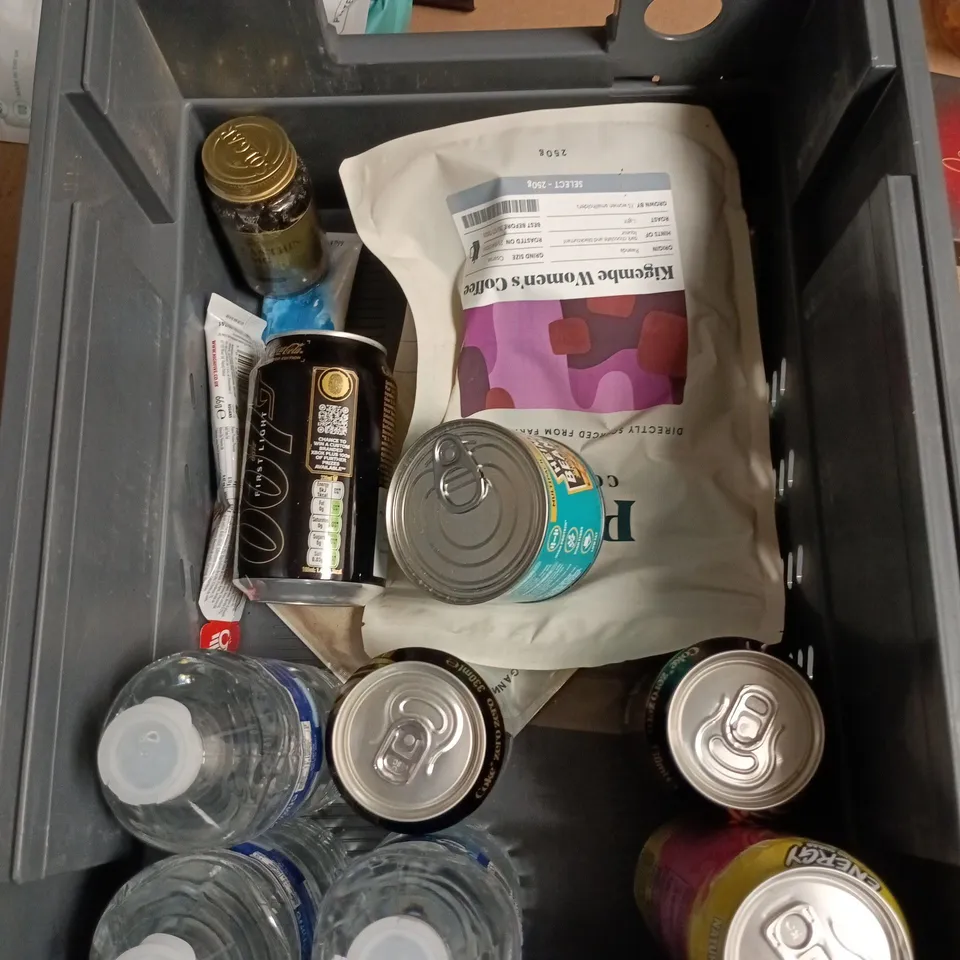 APPROXIMATELY 12 ASSORTED FOOD AND DRINKS ITEMS TO INCLUDE - GHOST ENERGY SOUR PINK LEMONADE, GREEN & BLACKS CLASSICS MINITURE CHOCOLATE, TUB OF GUMMY BEARS ETC 