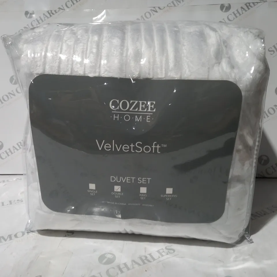 BOXED COZEE HOME LARGE DOBBY STRIPED VELVETSOFT 4 PIECE DUVET SET IN WHITE - DOUBLE SIZE