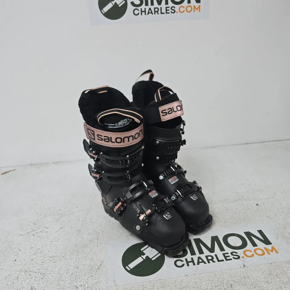SALOMON S/PRO 90W SKI BOOTS – BLACK WITH PINK BUCKLES, MONDOPOINT 24 (UK 5.5)
