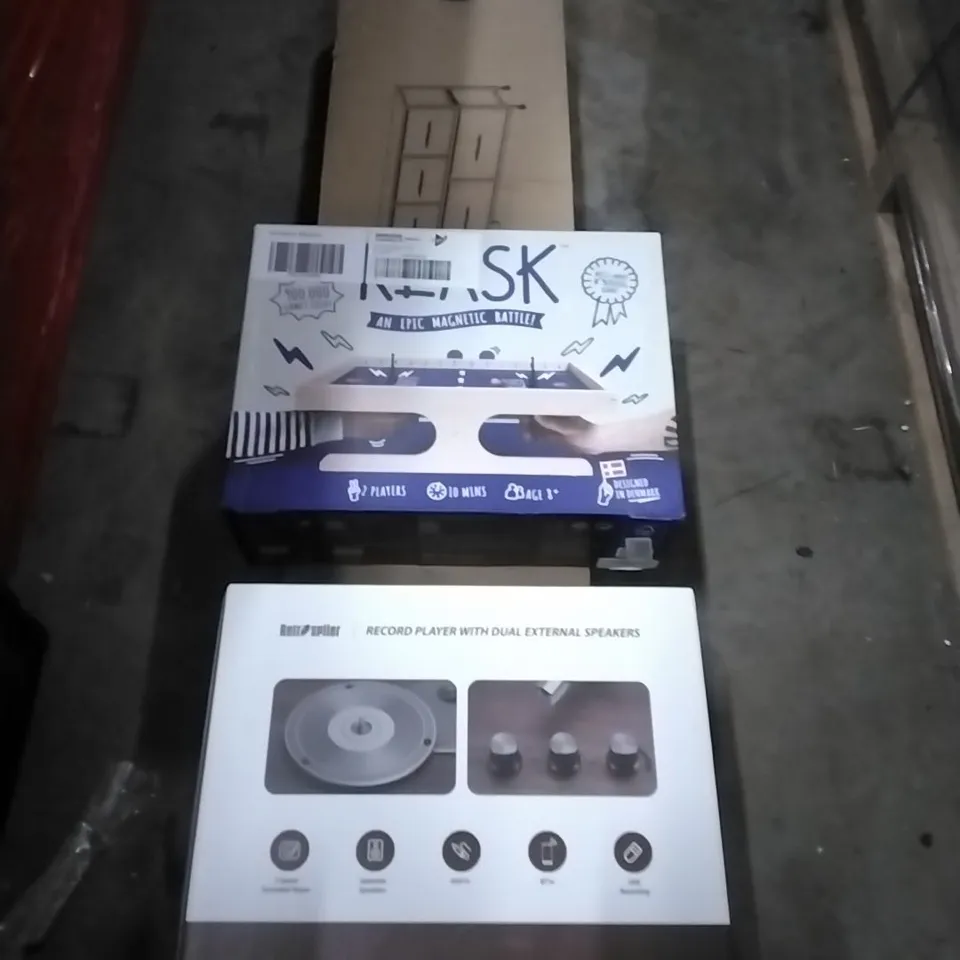 PALLET OF HOUSEHOLD ITEMS TO INCLUDE CHEST OF DRAWERS, KLASK MAGNETIC TOY GAME,RECORD PLAYER AND OTHER ASSORTED ITEMS...