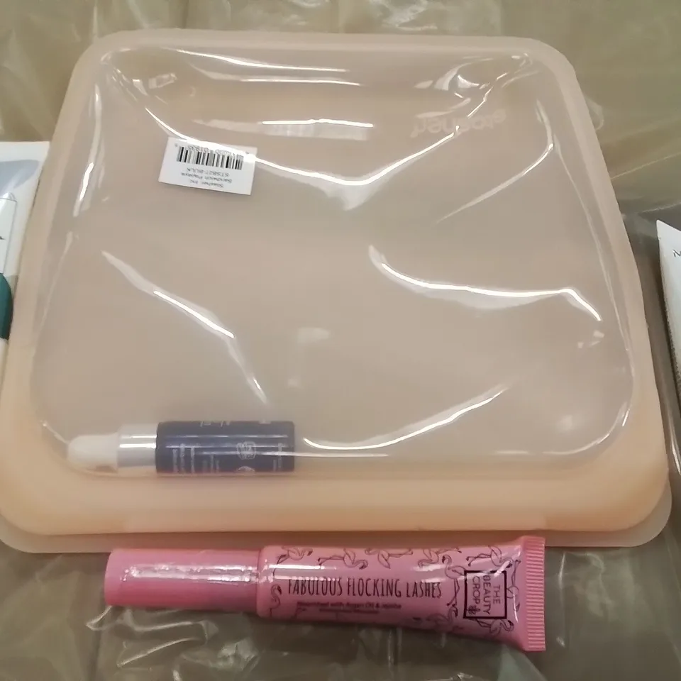 PALLET CONTAINING A LARGE QUANTITY OF BIRCHBOX BEAUTY PRODUCTS TO INCLUDE;MARCELLE FACE CREAM,LASHES,SHAMPOO BAR,HYDRA REPLENISHING BOOSTER APPROXIMATELY 150 BOXES