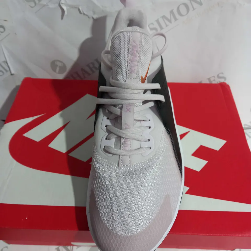 BOXED NIKE AIR MAX 90 TRAINERS - SIZE 5