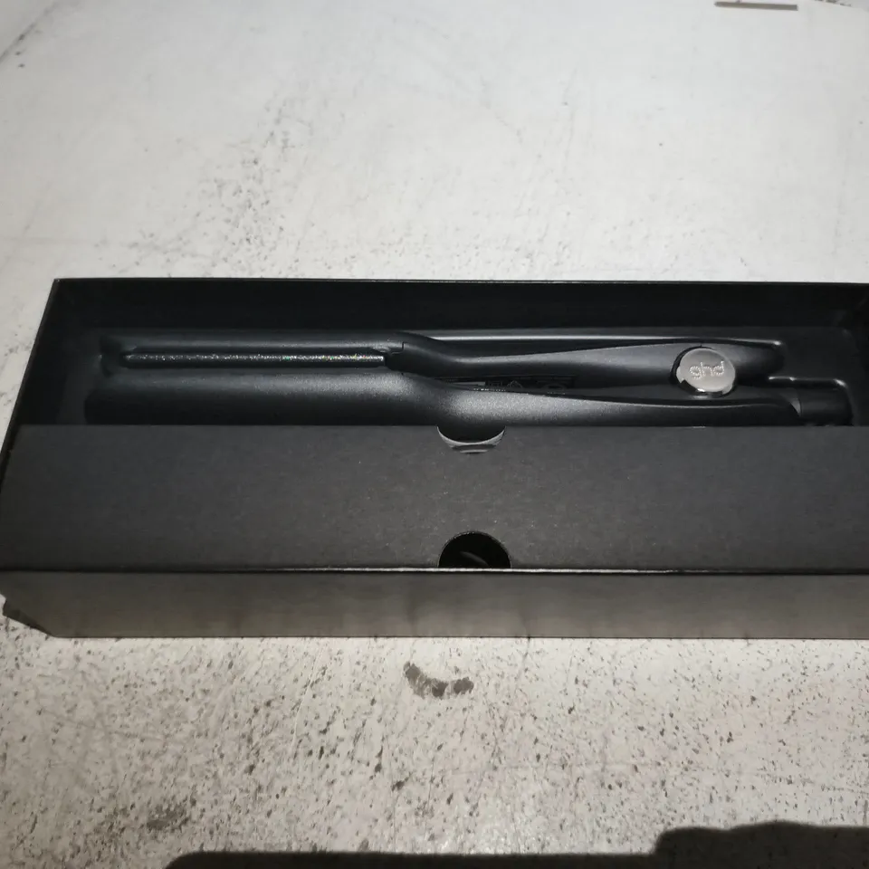BOXED GHD MAX PROFESSIONAL WIDE PLATE STYLER