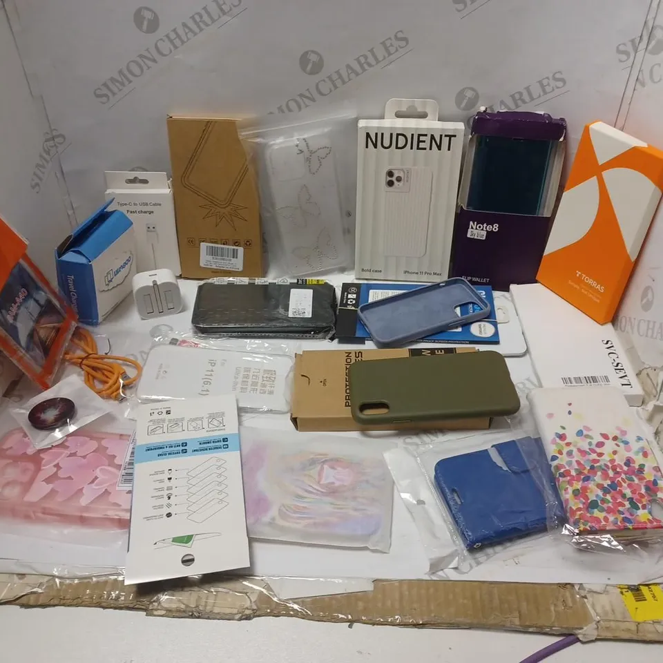 LOT OF APPROXIMATELY 30 PHONE ACCESSORIES AND ELECTRICALS TO INCLUDE TEMPERED GLASS SCREEN PROTECTORS, PHONE CASES, FOLDING PINS POWER ADAPTER, ETC