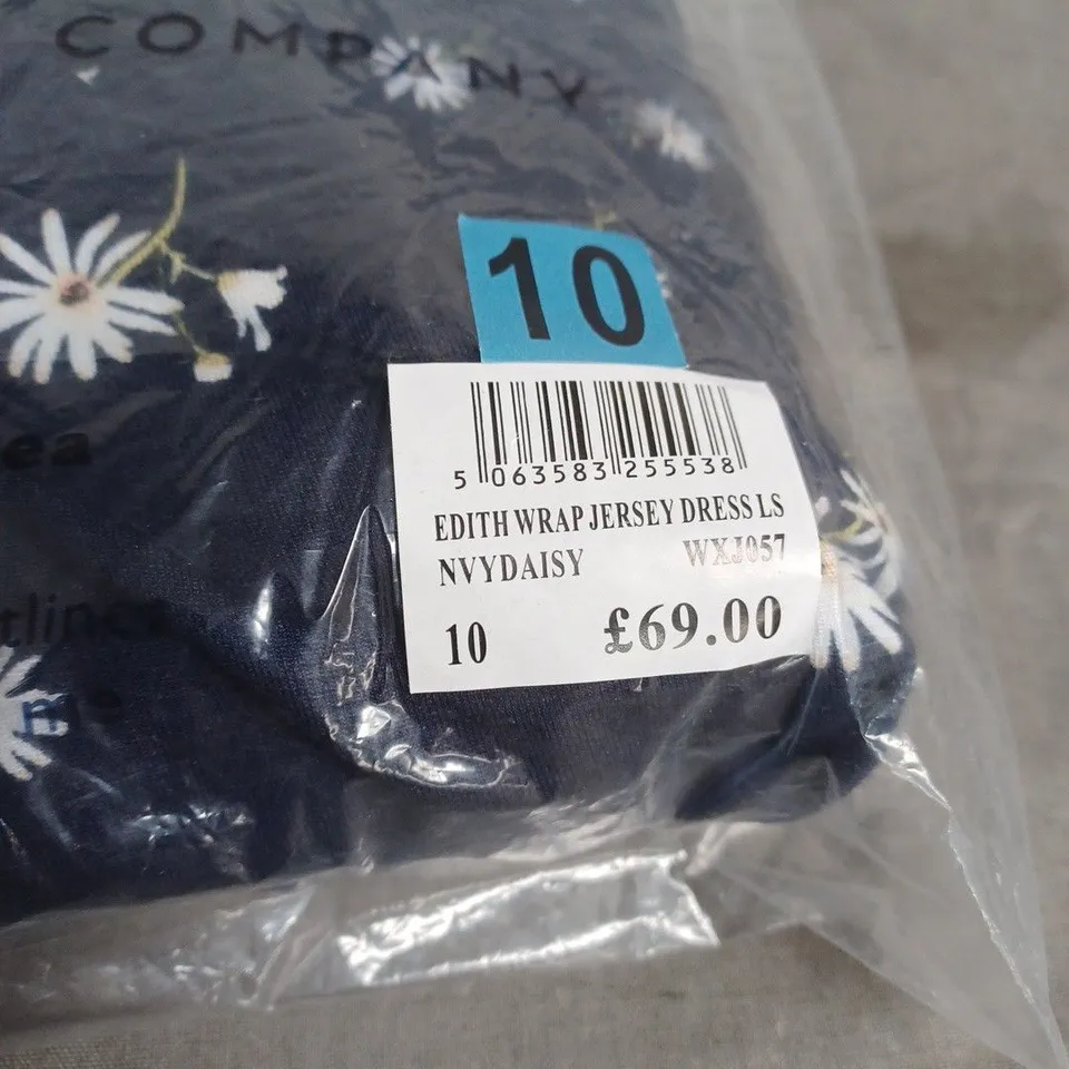BAGGED CREW CLOTHING COMPANY EDITH WRAP JERSEY DRESS NAVY DAISY PRINT – UK 10
