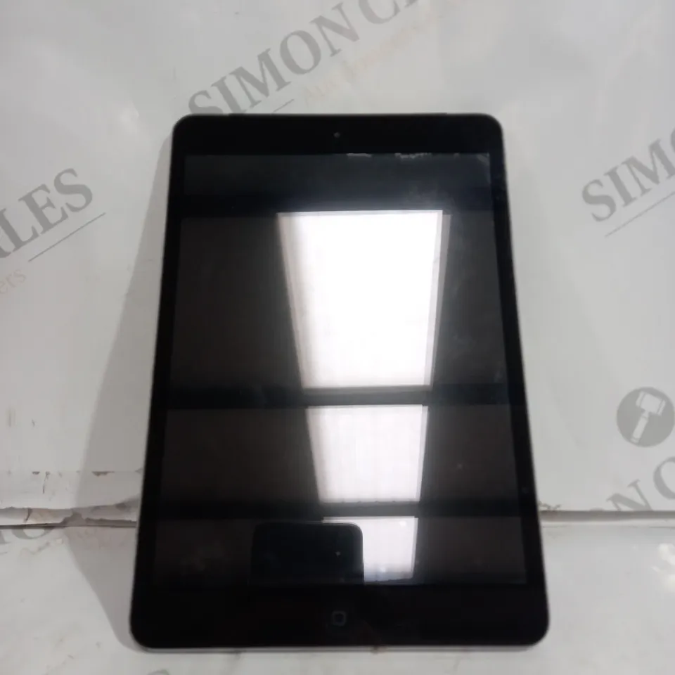 APPLE IPAD MINI 2 IN GREY