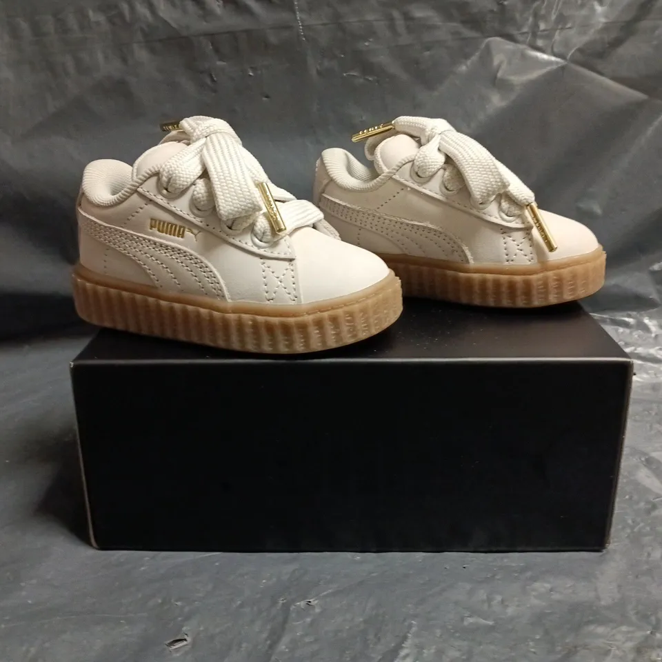 BOXED PAIR OF PUMA CREEPER PHATTY NUBUCK INFANT SHOES IN OFF WHITE SIZE UK 4