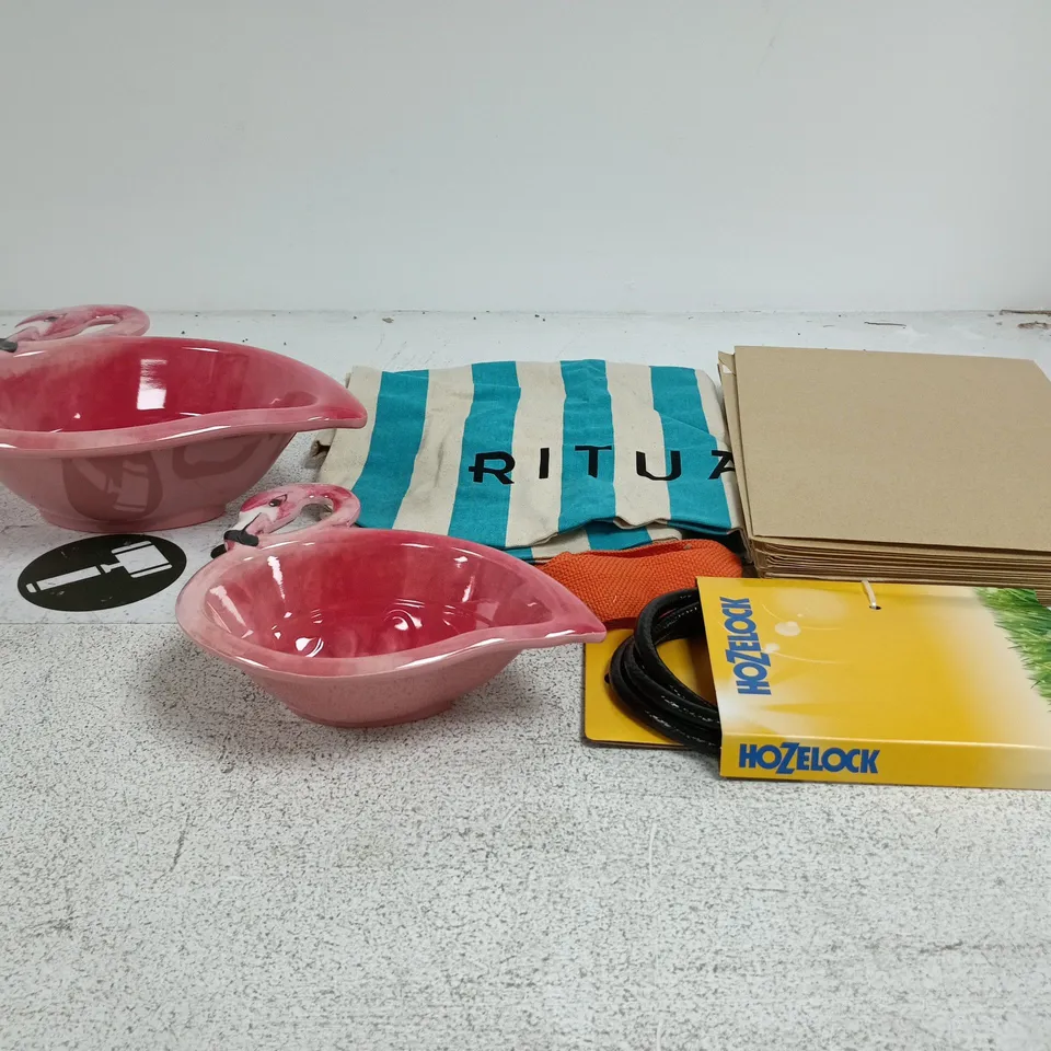 BOX OF APPROXIMATELY 20 ASSORTED ITEMS TO INCLUDE RITUALS TOTE BAG, HOZELOCK, HARD BACK ENVELOPES, PINK FLAMENGO BOWLS ETC