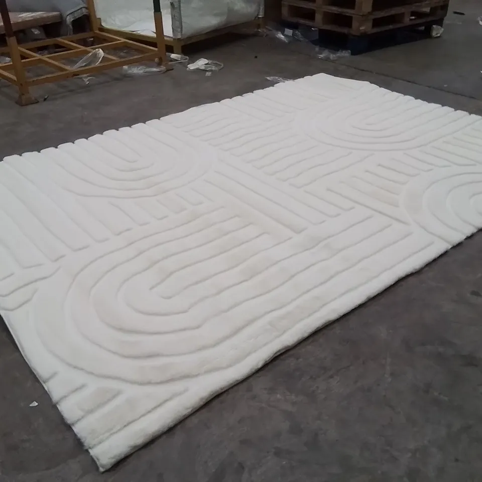 QUALITY DESIGNER AREA RUG - APPROXIMATELY 300X200CM