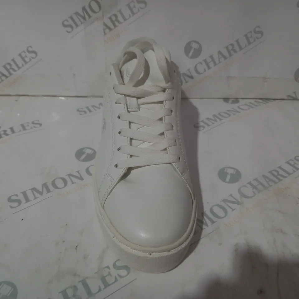 BOXED PAIR OF FILA SHOES IN WHITE (ODD SIZES)